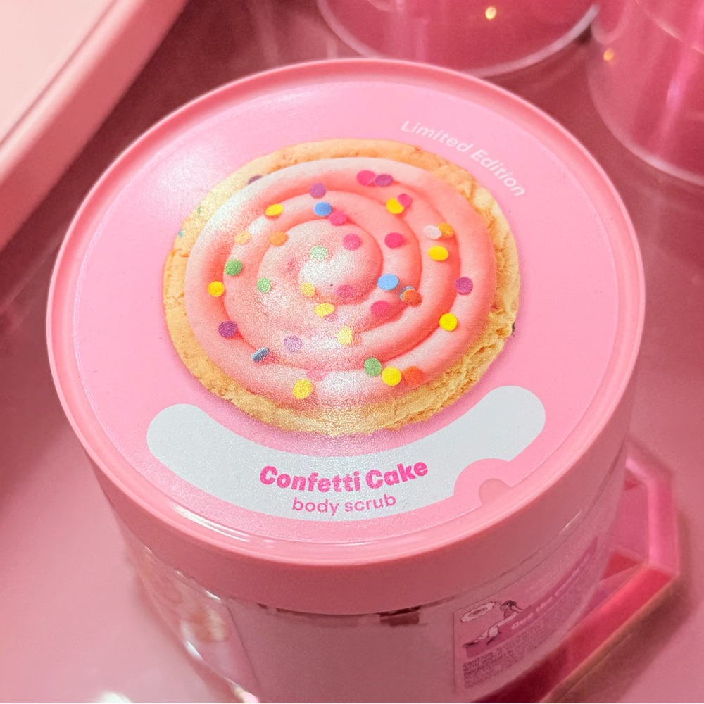 Dove x Crumbl Confetti Cake Body Scrub Limited Edition - Picture 2 of 3